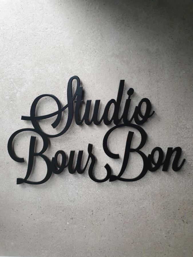 Studio Bourbon فيري المظهر الخارجي الصورة